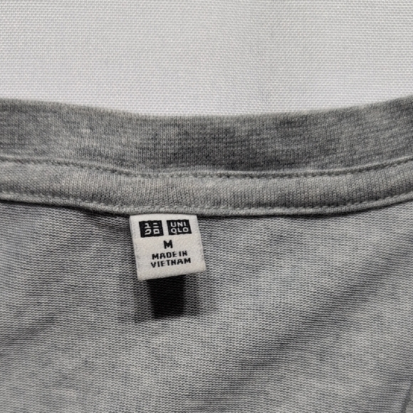 Uniqlo Gray Short Sleeve Tee - Picture 2 of 6